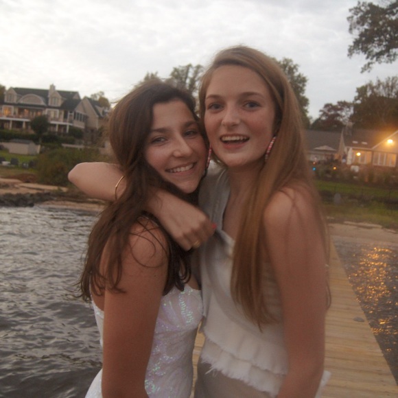 Meet your Posher, Ava - Picture 1 of 1